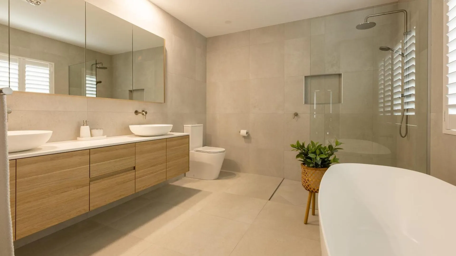 Tranquil Whitehaven Retreat In Mooloolaba Villa