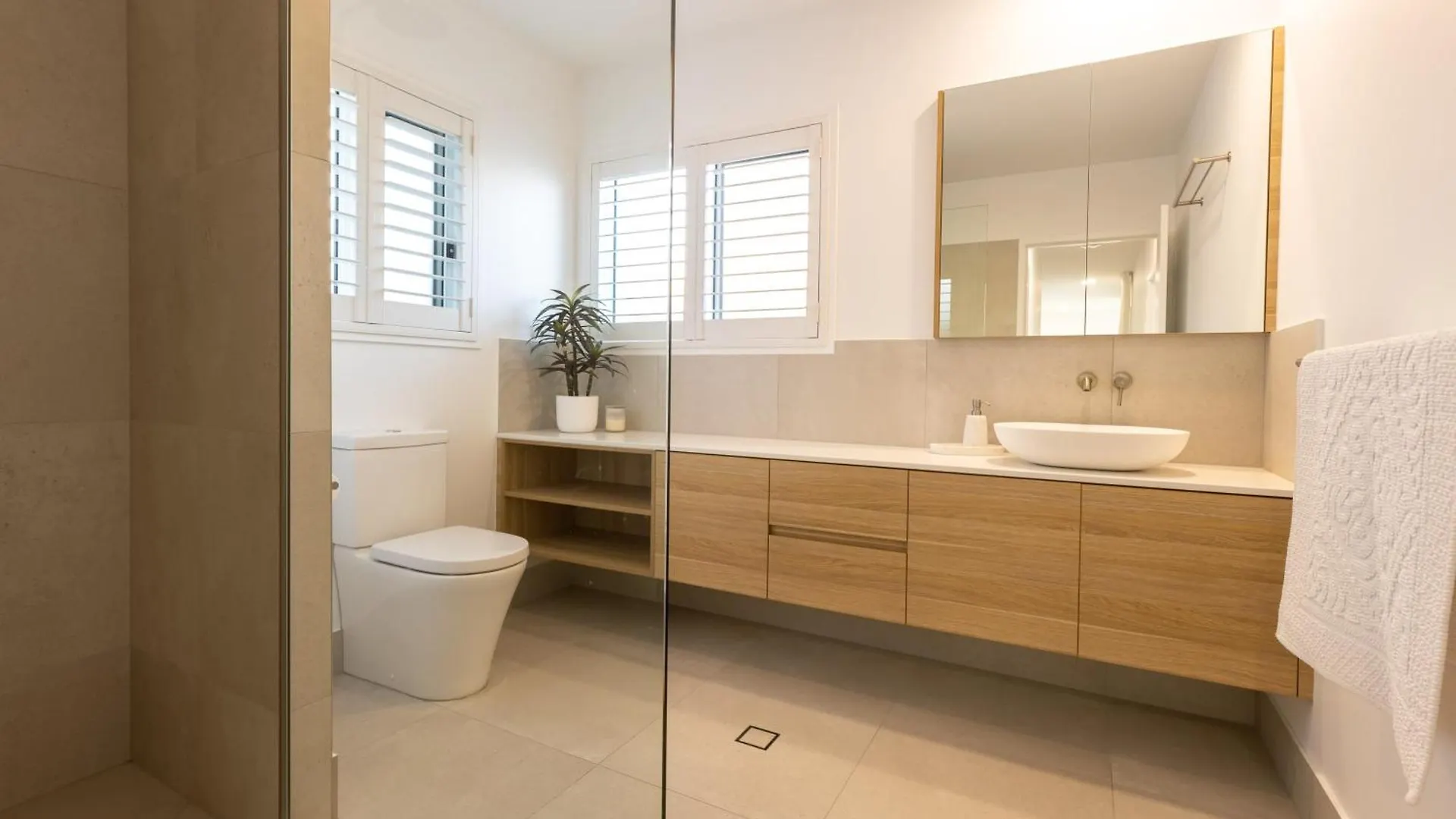 Tranquil Whitehaven Retreat In Mooloolaba Villa Holiday home